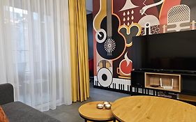 Urban Apartments Opolska 10 No 61 - Balcony - Air Condition - Rooftop Garden - Free Garage